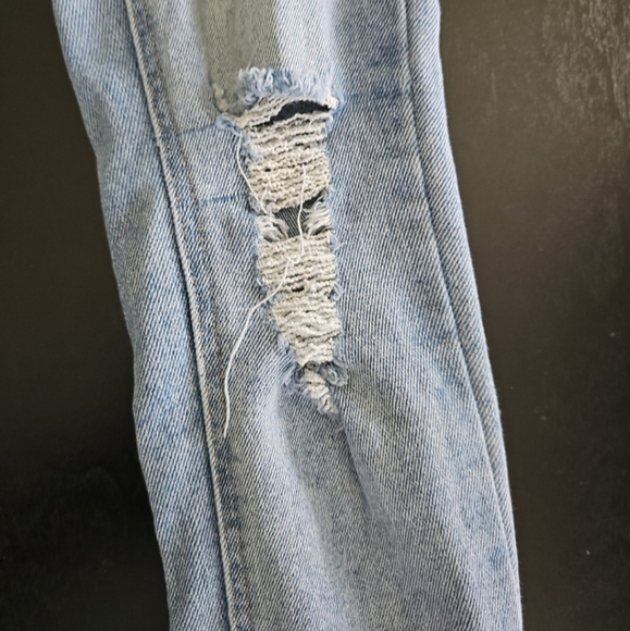 No Boundaries Jeans - Picture 5 of 8